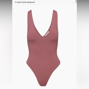 BABATON CONTOUR V-NECK BODYSUIT in sundried red
